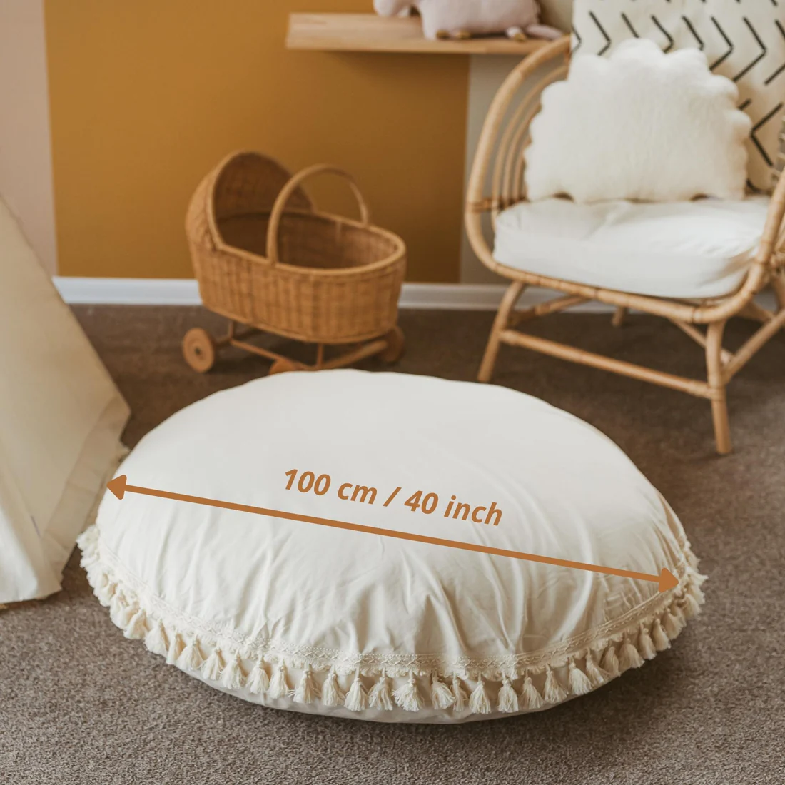 Grand coussin de sol avec pompons